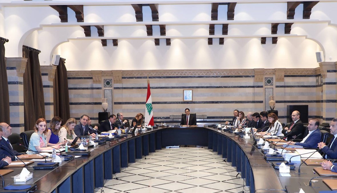 جلسة لمجلس الوزراء في السرايا بحضور سلامة وصفير