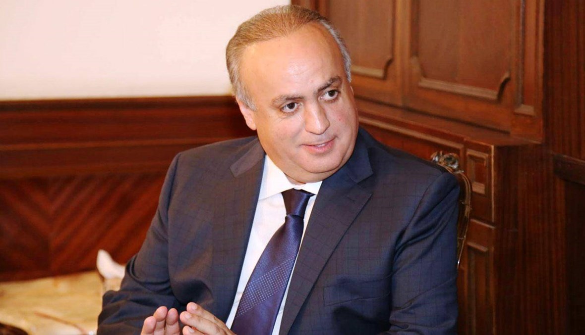 وهاب يدعو دياب للاستقالة: مفاوضات في المجالس المغلقة لتشكيل حكومة