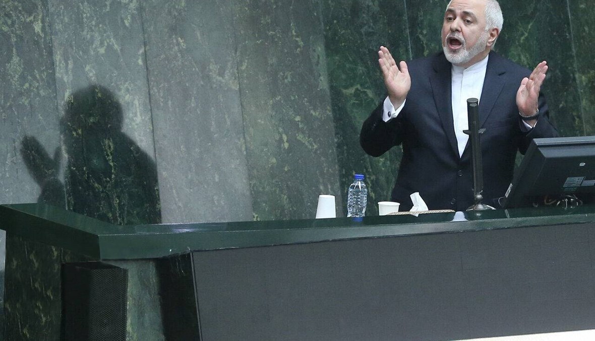 نوّاب متشدّدون يعتزمون استجواب روحاني وظريف يدافع عن نفسه بعد اتهامه بالكذب