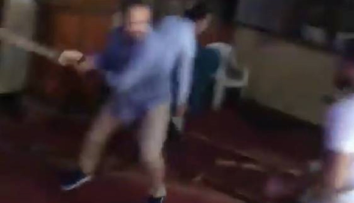 القبض على أبطال فيديو مشاجرة داخل مسجد في مصر