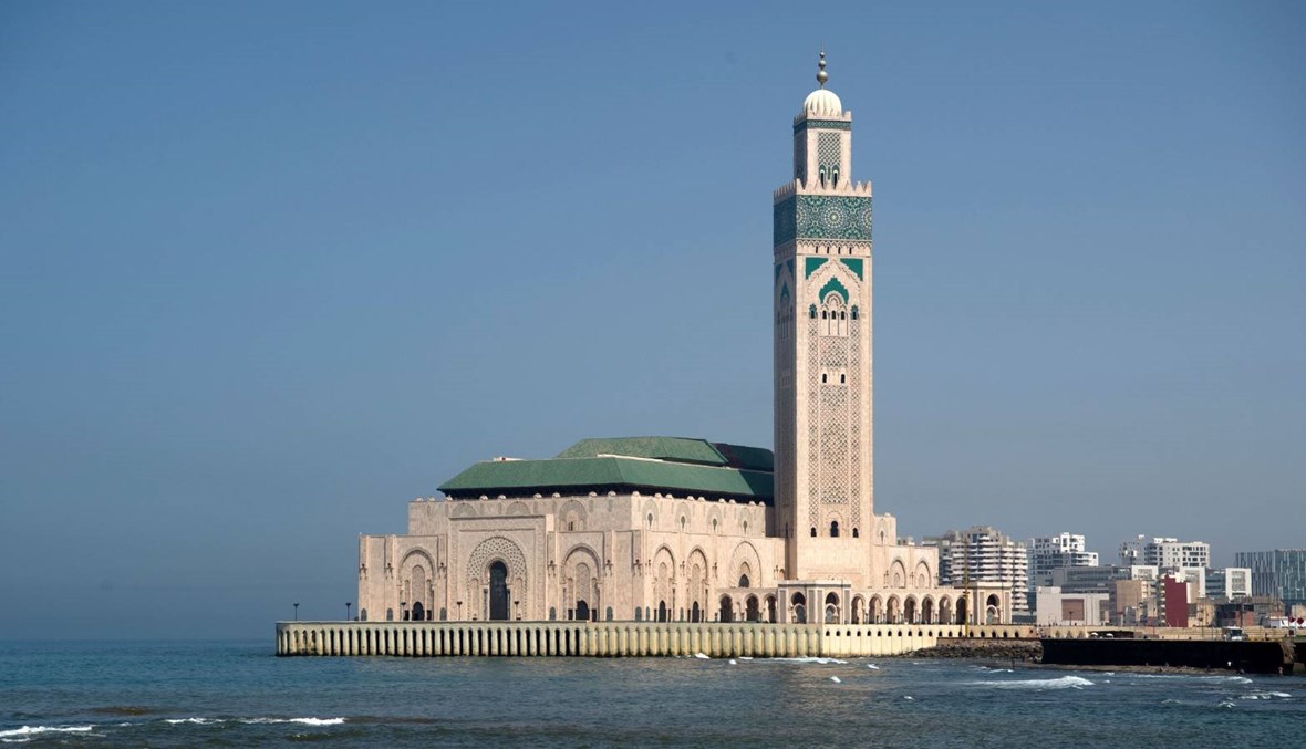 المغرب تعيد فتح مساجدها... واستمرار الإغلاق بالنسبة لصلاة الجمعة