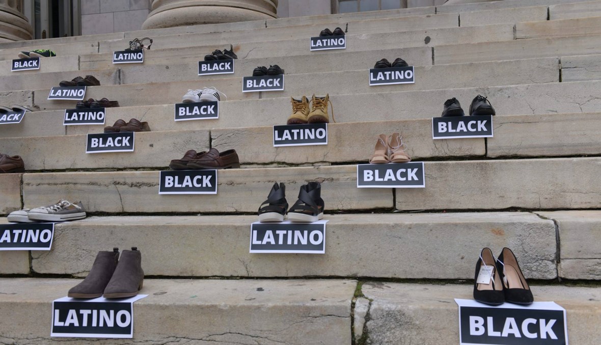 أحذية تُحيي ذكرى ضحايا العنصريّة في الولايات المتحدة: نريد تذكير الكونغرس بالحزن