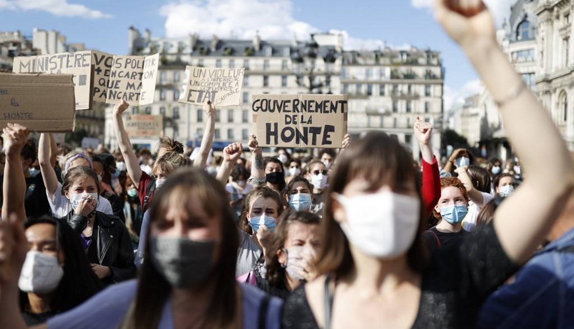 مزاعم بارتكابه جريمة اغتصاب... تظاهرة نسائية في باريس ضدّ وزير الداخلية