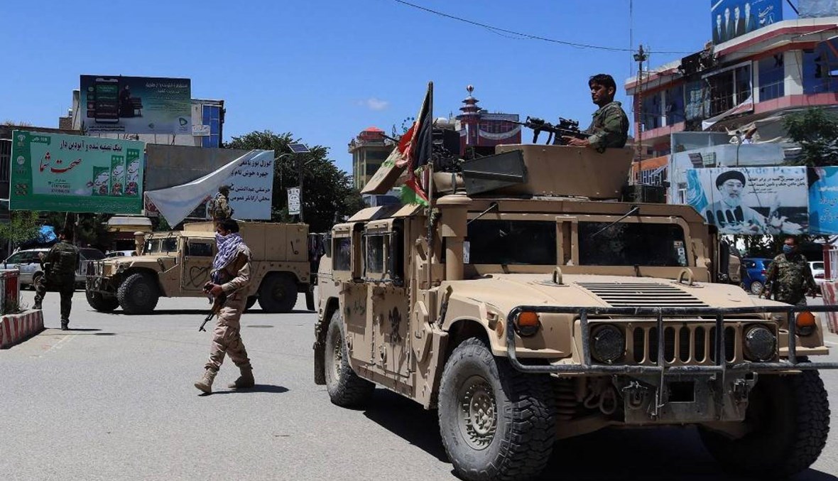 إصابة العشرات في انفجار واشتباك بمجمع حكومي بأفغانستان