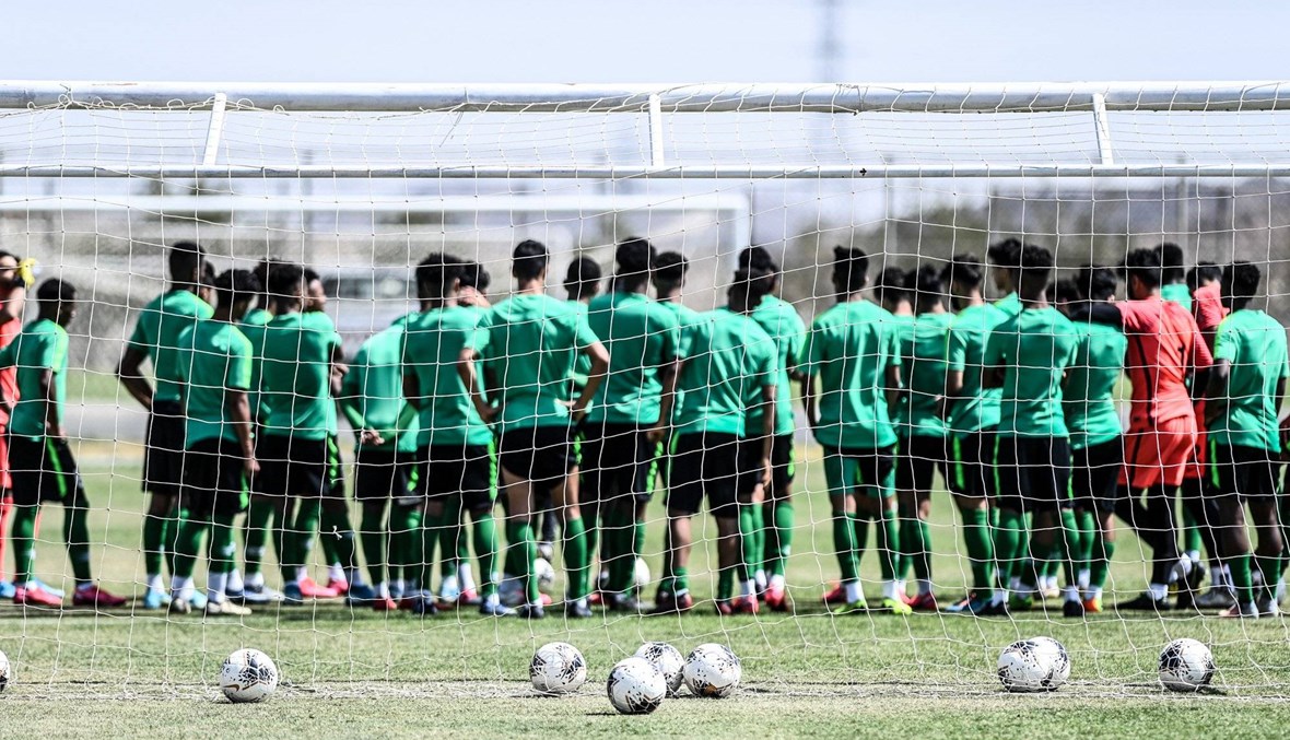 28 لاعباً يجهزون "الأخضر" السعودي