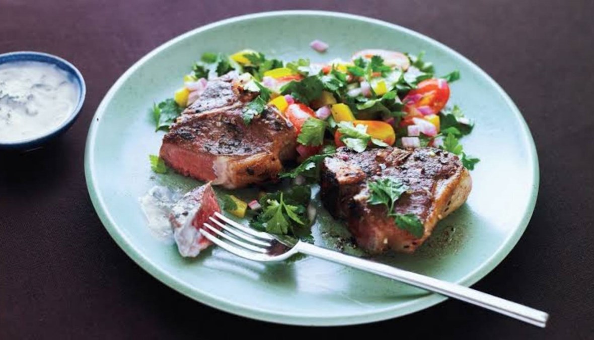 اللحم مع صلصة اللّبن والنعناع: طبق من المطبخ اليوناني!