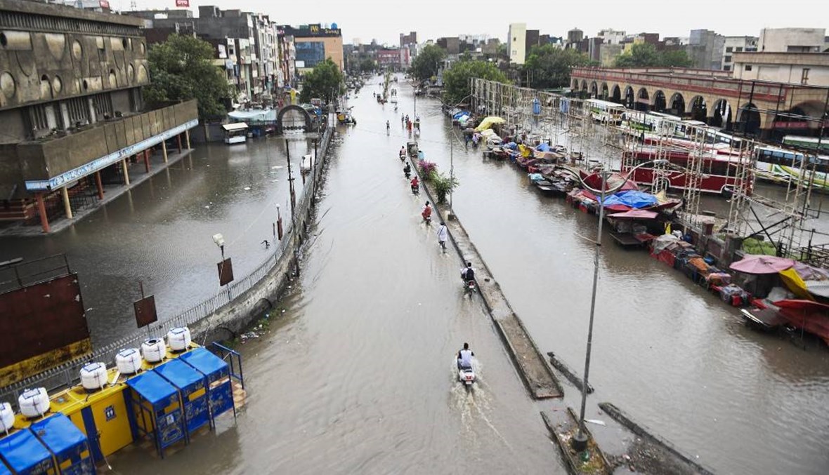 فيضانات الهند ونيبال تقتل 189 وتشرّد 4 ملايين... توقّع بارتفاع عدد القتلى (صور)
