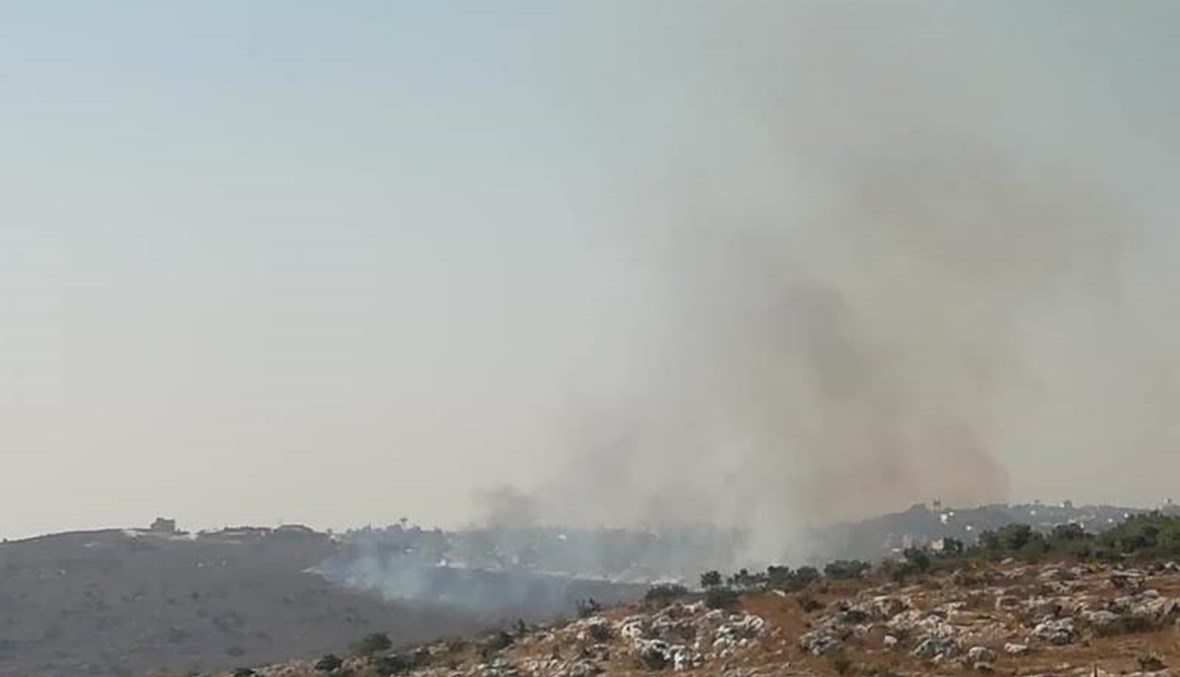 حريق كبير بين دير الزهراني وعزة ومناشدة للمساعدة في إطفائه