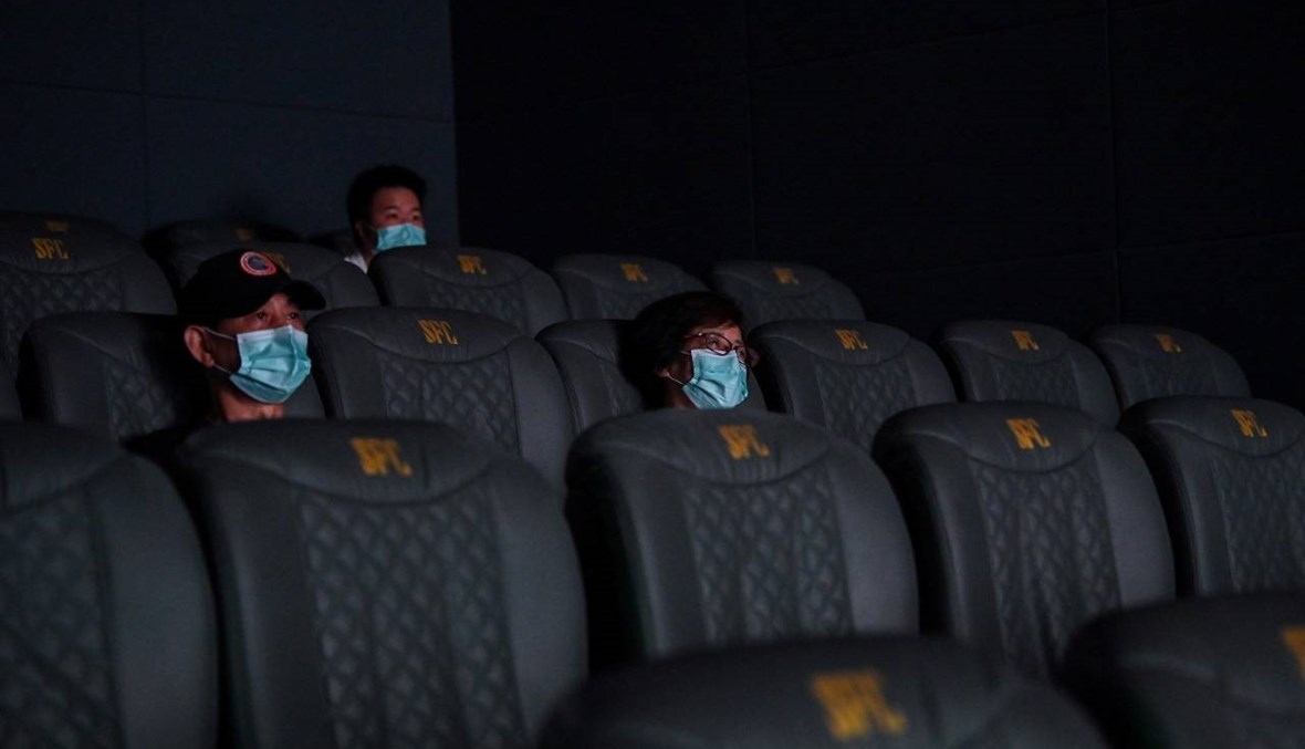 الصين تتحدّى وباء كورونا بإعادة فتح مئات دور السينما... بشروط