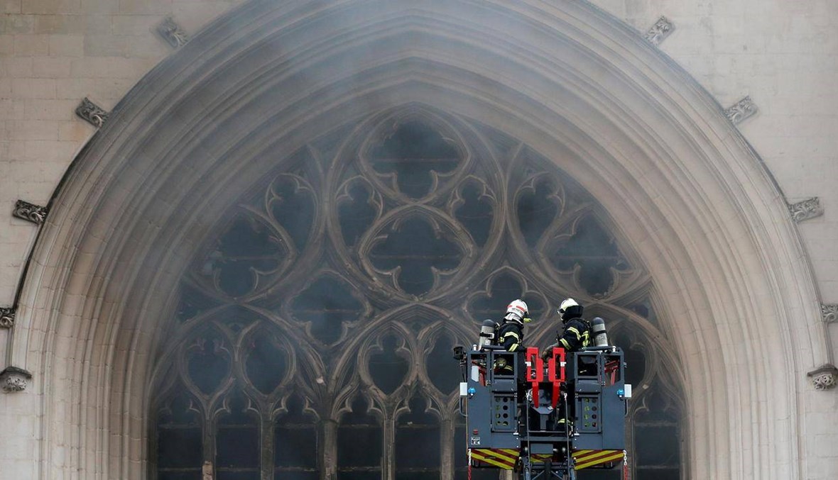 بعد كاتدرائية "نوتردام"... حريق يدمر آلة العزف الكنسي ويهشم نوافذ كاتدرائية نانت