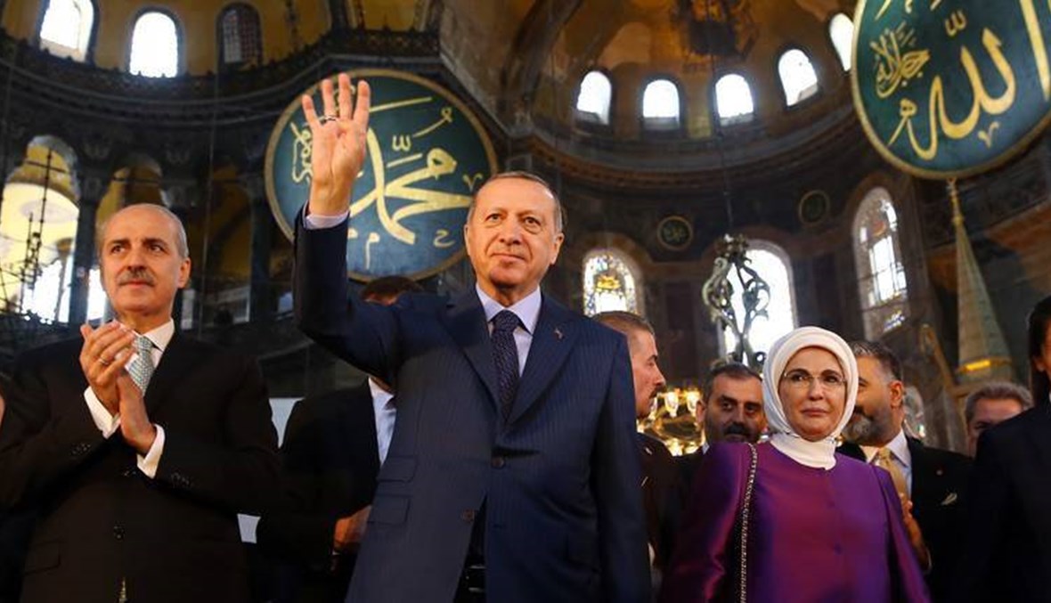 أردوغان يصلي في آيا صوفيا متحدياً منتقديه وكورونا