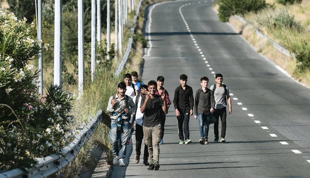 مئة مهاجر يصلون إلى جزيرة لامبيدوزا جنوب إيطاليا