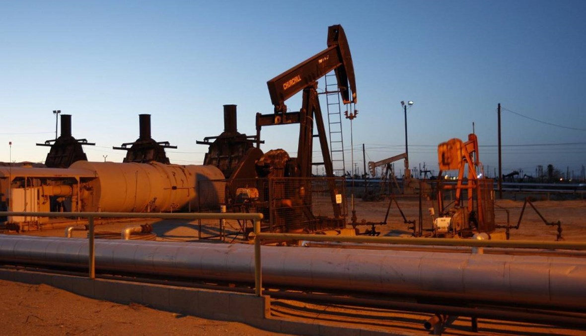 النفط ينزل وسط توتر بين أميركا والصين وإصابات كورونا تضغط على السوق