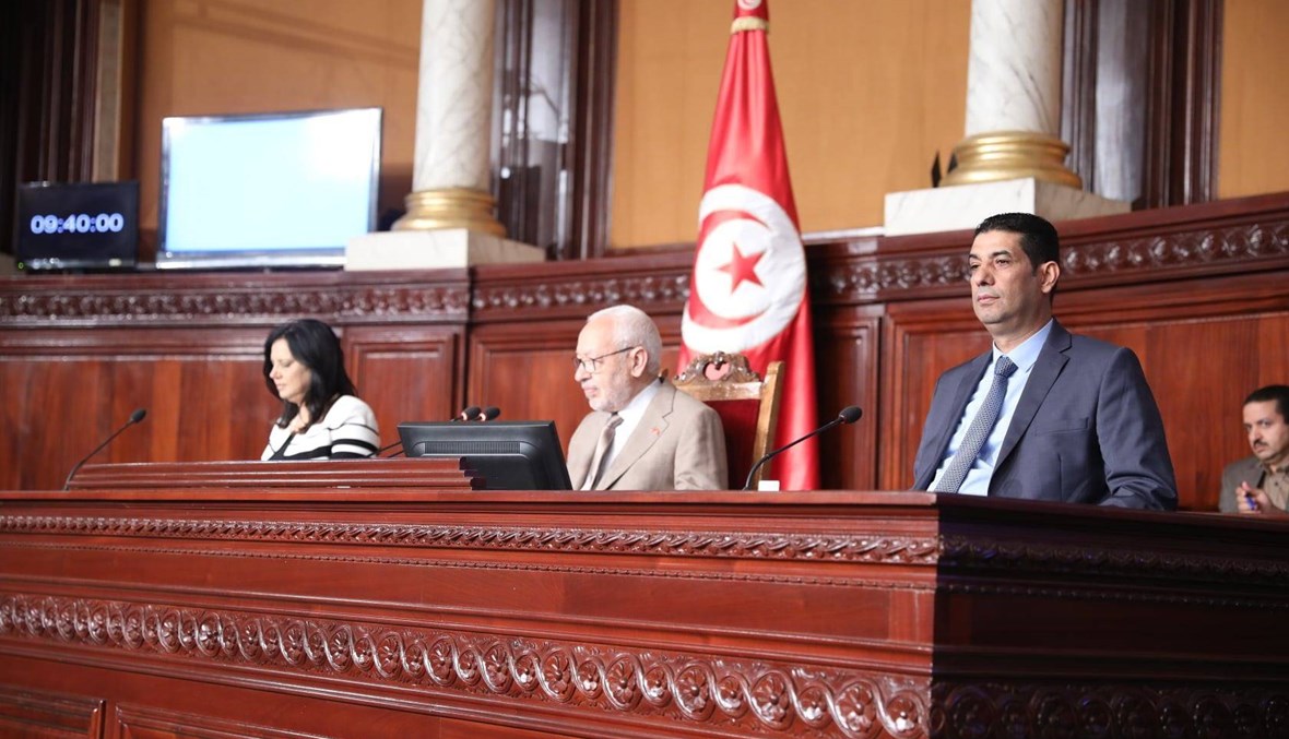 رئيس البرلمان التونسي راشد الغنوشي ينجو من محاولة لسحب الثقة منه