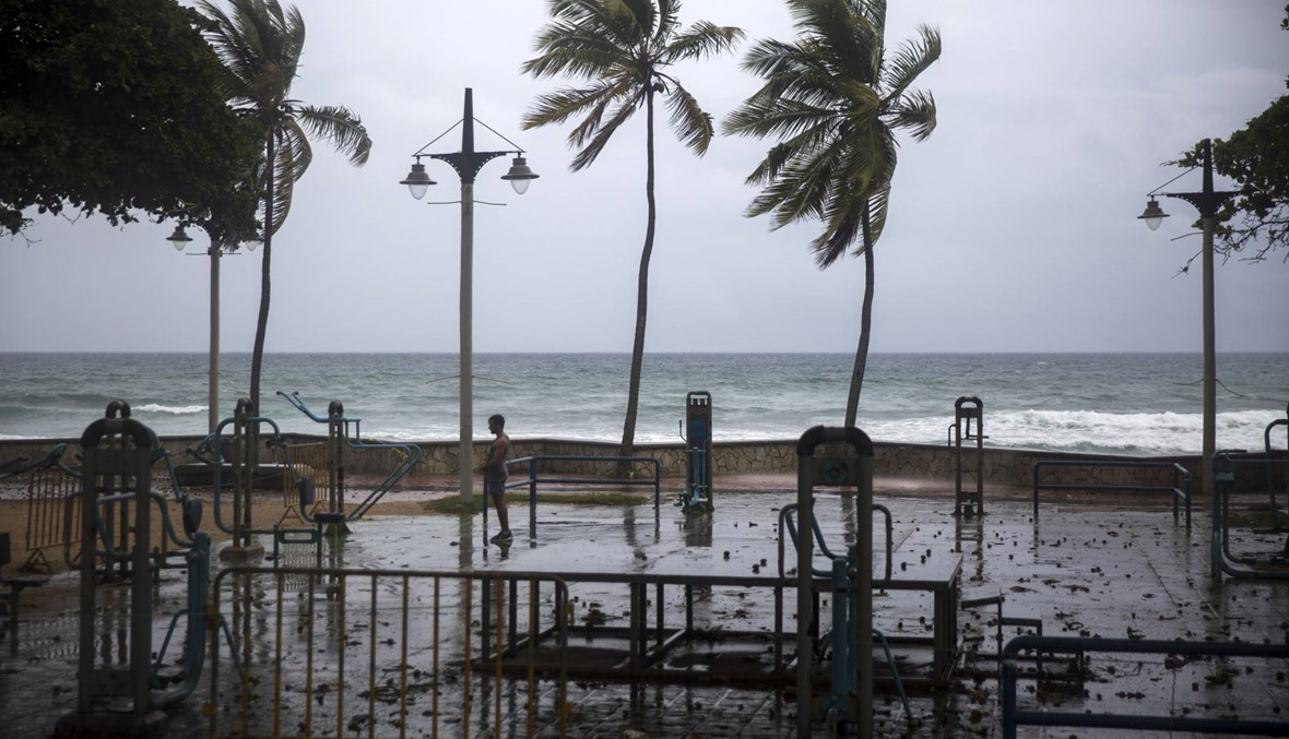 بالصور والفيديو: العاصفة إساياس تتحول إلى إعصار بالقرب من جزر الباهاما