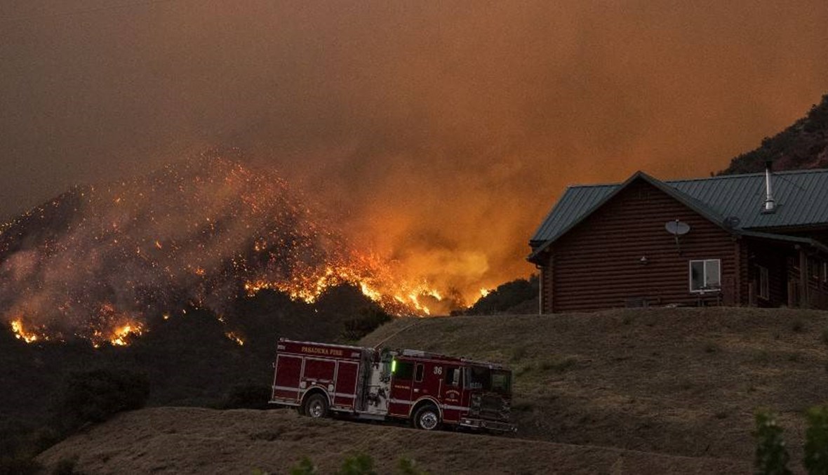 حريق ضخم بجنوب كاليفورنيا يُجبر نحو ثمانية آلاف شخص على ترك منازلهم