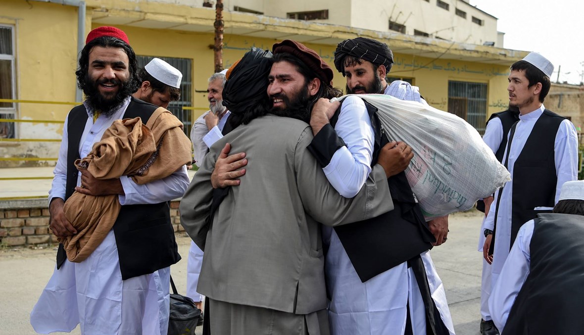 الحكومة الأفغانية تحضّ طالبان على تمديد وقف إطلاق النار