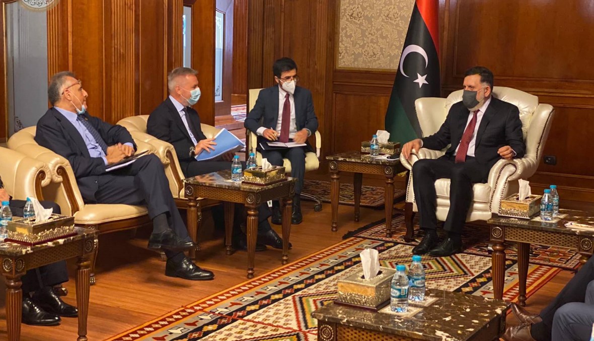 السراج التقى وزير الدفاع الإيطالي في طرابلس: من الضروري "العودة للمسار السياسي"