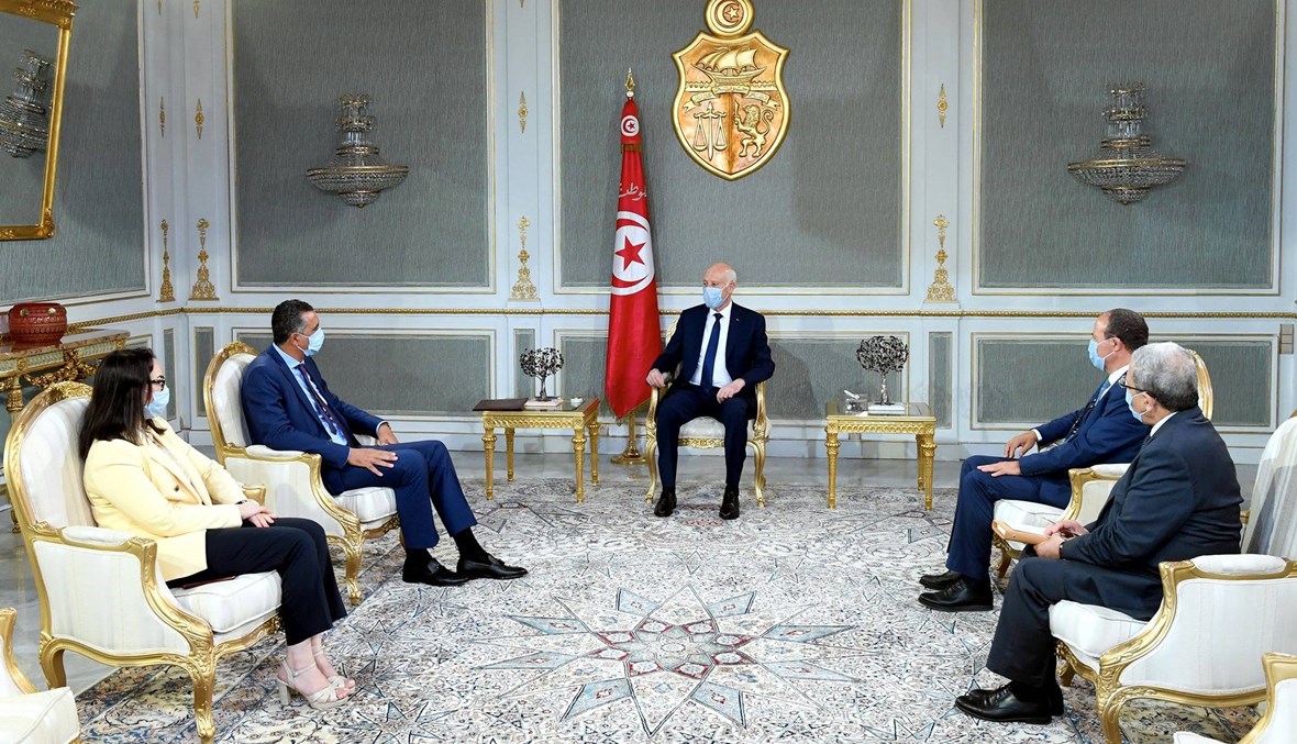 تونس تفرض وضع الكمامات للحد من انتشار كورونا