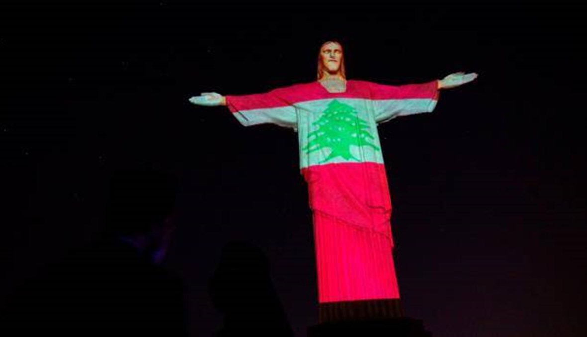 تمثال المسيح المخلّص في الريو يُضاء بالعلم اللبناني... "تحدّينا الموت"