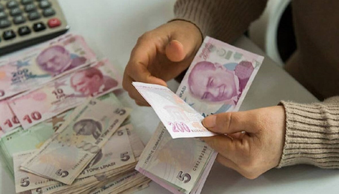 الليرة التركية تنتعش من مستوى قياسي منخفض أمام الدولار