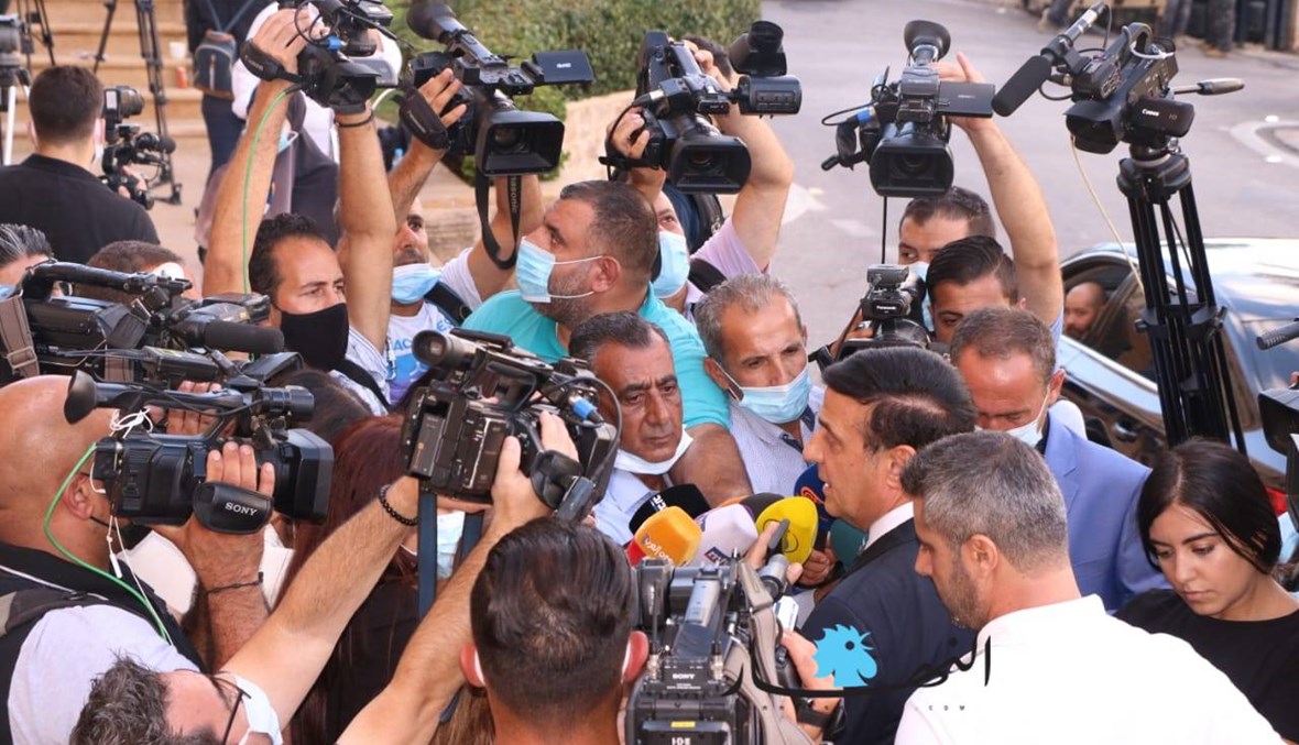 حكومة دياب تلفظ أنفاسها... استقالات متتالية قبل السقوط الأخير (صور وفيديو)