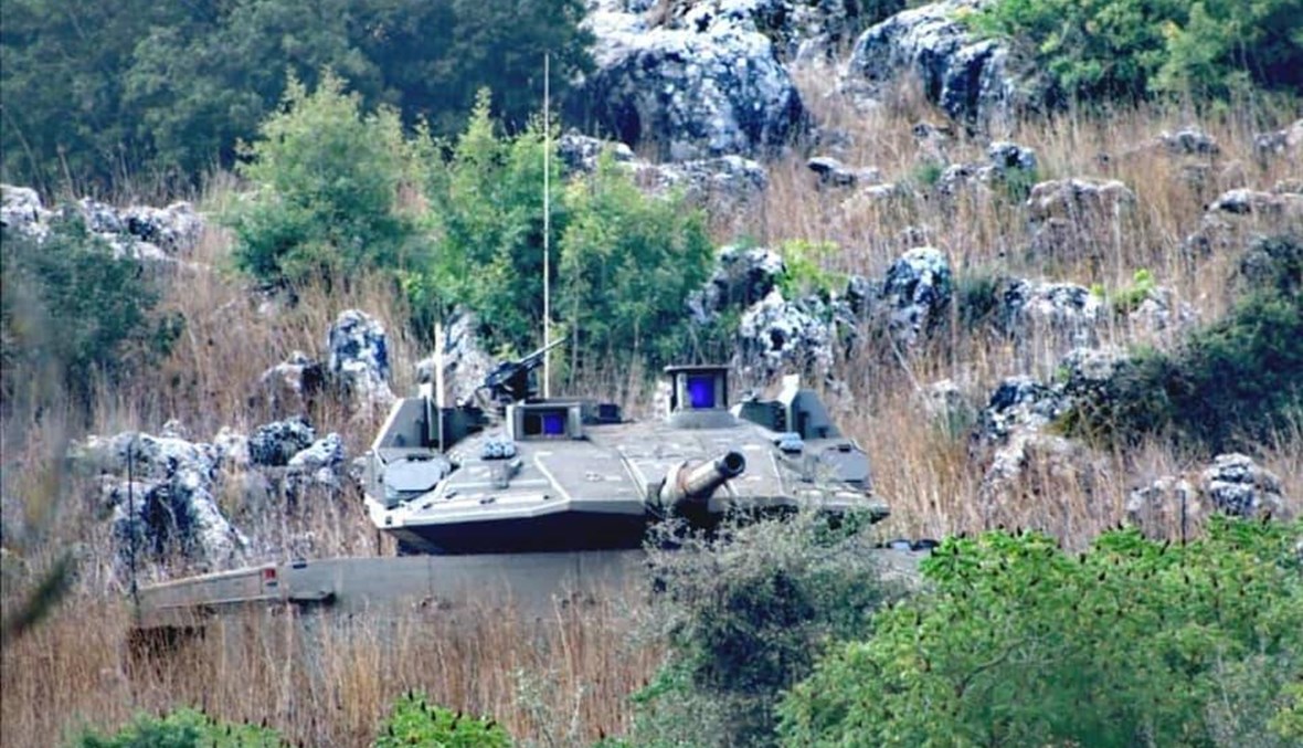 ثلاث دبابات اسرائيلية خرقت السياج في ميس الجبل والقاء قنبلة فوسفورية