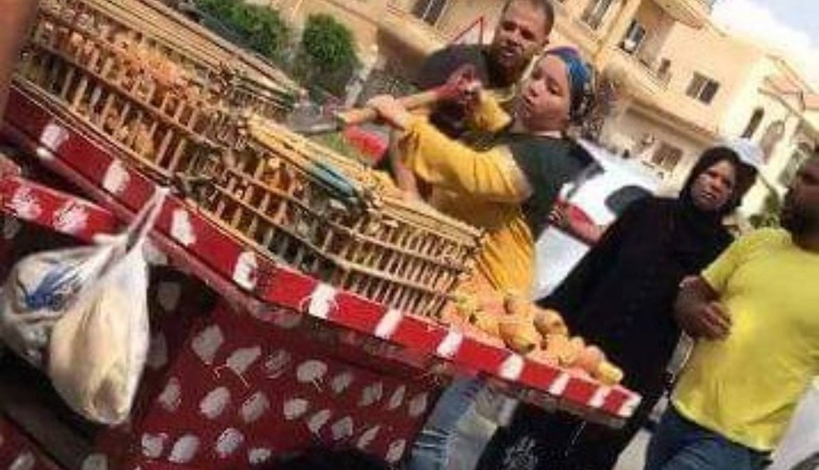 بائع جوال يثير أزمة في مصر والحكومة تتدخل لنصرته