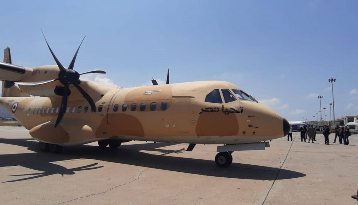 وصول طائرة عسكرية مصرية محملة بأطنان من المواد الغذائية والأدوية والمستلزمات الإغاثية