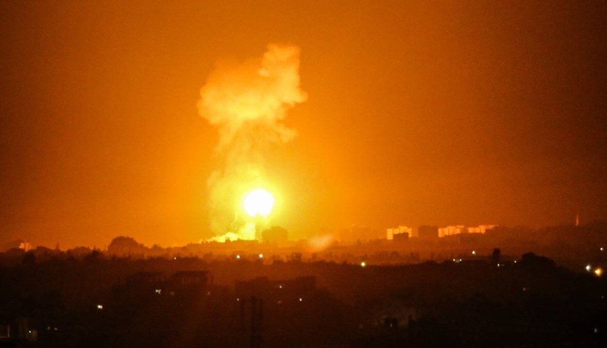 إسرائيل تقصف مواقع لحماس في غزة ردّاً على إطلاق صواريخ وبالونات حارقة من القطاع