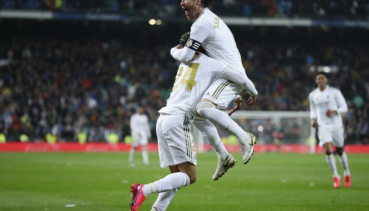 بالصور: بيريز يكرّم نجوم ريال مدريد
