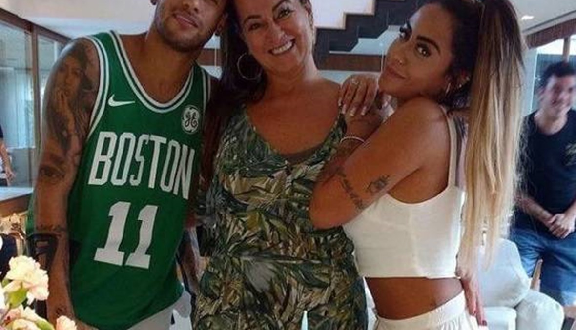 بالصورة: "علاقة غرامية" بين والدة نيمار وشاب يصغرها بـ30 عاماً