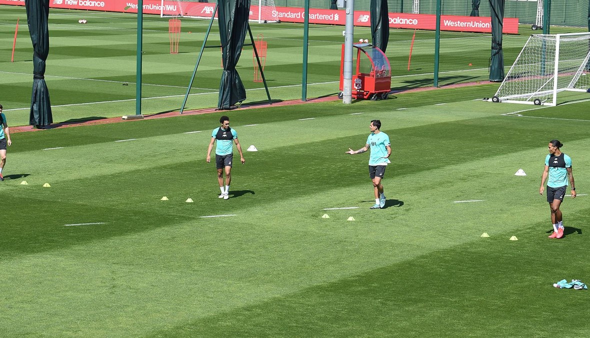 بالفيديو: نجوم ليفربول في التدريبات... "عدنا إليكم من جديد"