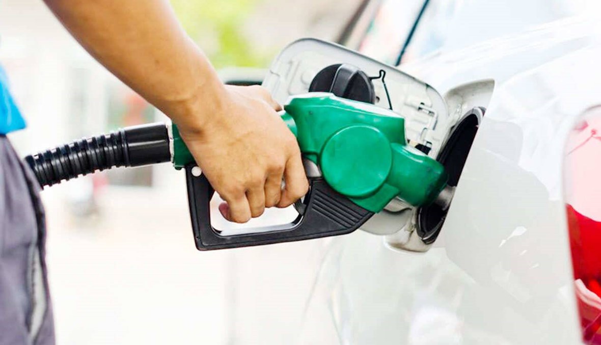 انخفاض اسعار البنزين عالميا وتثبيته لبنانيا: ربح اضافي للدولة والشركات المستوردة والمحطات