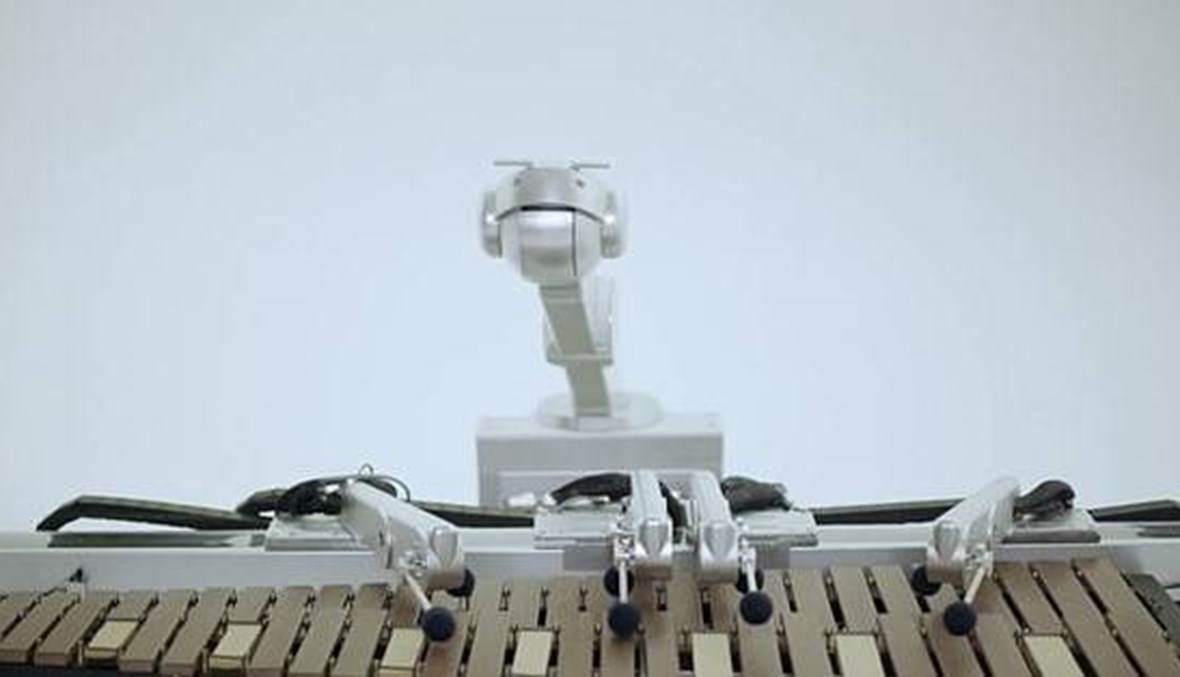 شيمون: روبوت يؤلف ويغني ويستعدّ لطرح ألبومه الأول (فيديو)