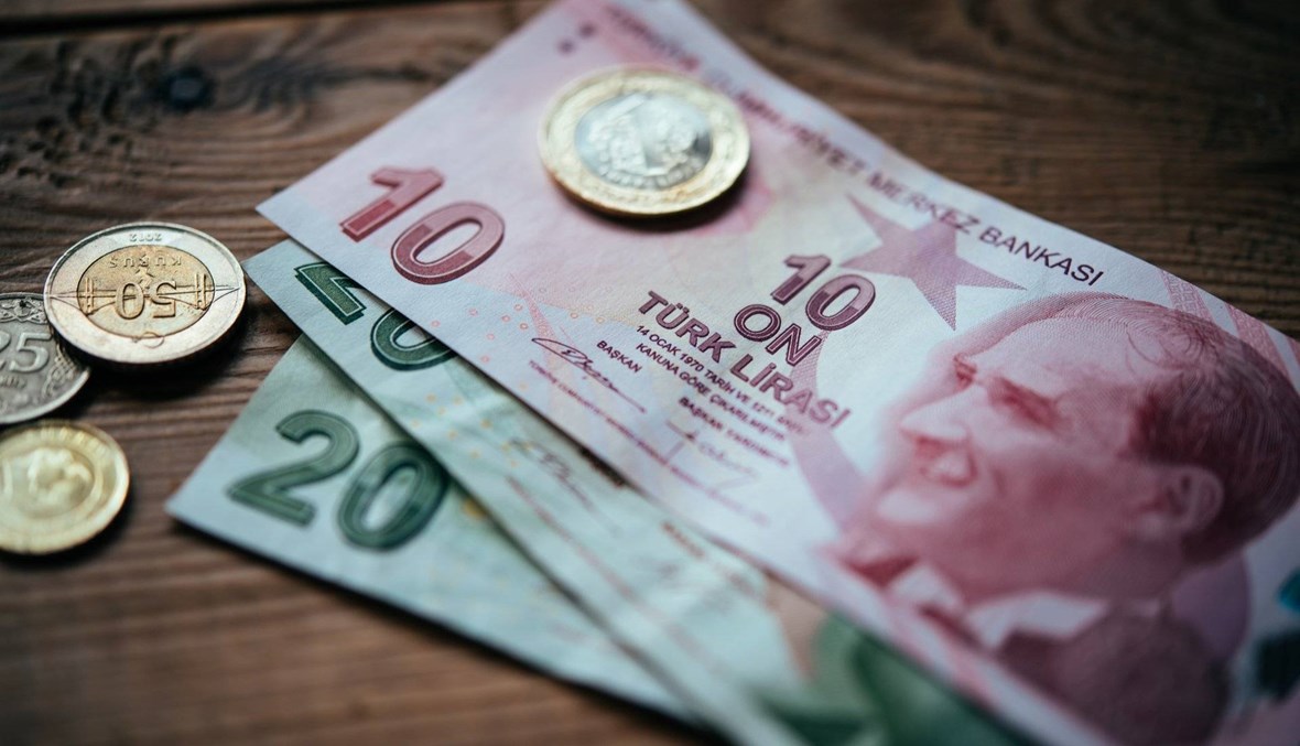 أضعف سعر لليرة التركية قبيل قرارات بشأن سوريا وسعر الفائدة