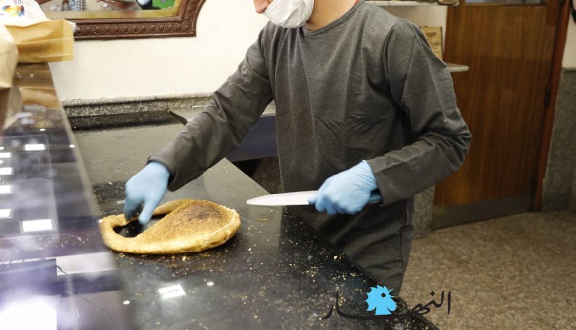 كعكة الفقير ضاقت بها الدنيا... "أبو عرب" يُغلق أبوابه (صور)