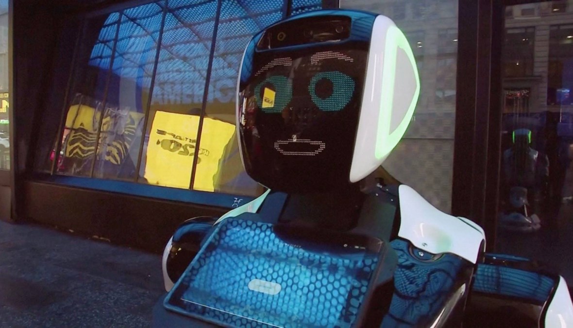 روبوت مبتسم يوعّي الناس حول فيروس الكورونا