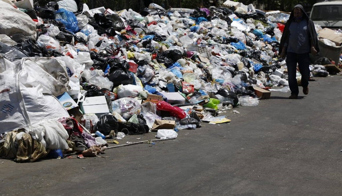 النفايات المكدّسة على الطرق أكثر رعباً في زمن كورونا...  تواطؤ على صحة الناس!