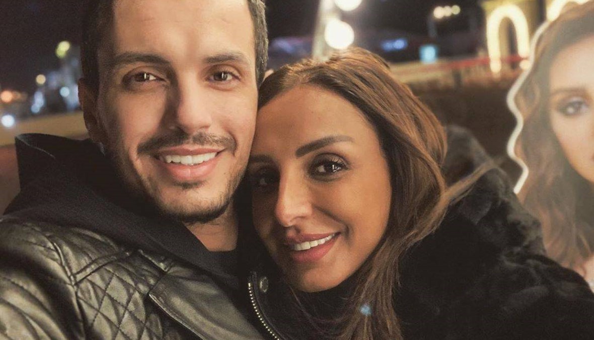 أحمد إبرهيم يقبّل جبين أنغام ويغلق خاصّية التعليقات (صورة)