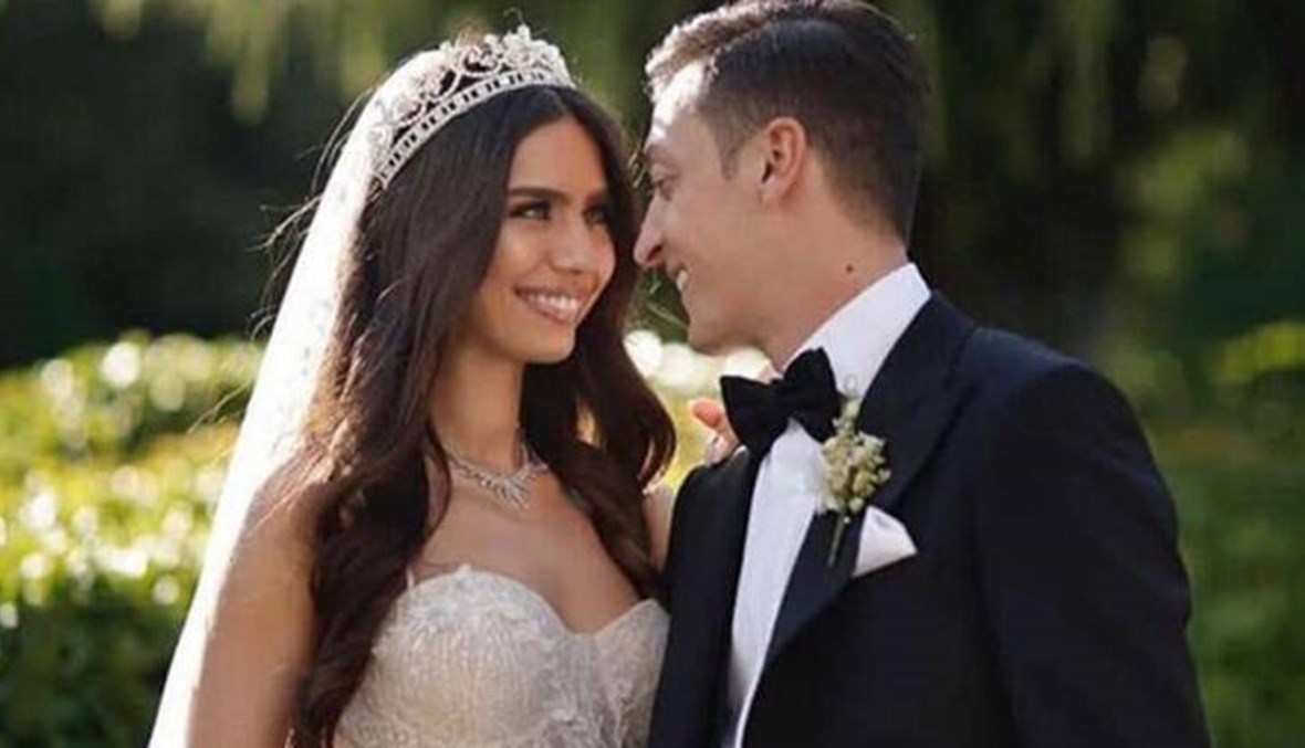 مسعود أوزيل وزوجته أمينة غولشي يُرزقان بطفلة