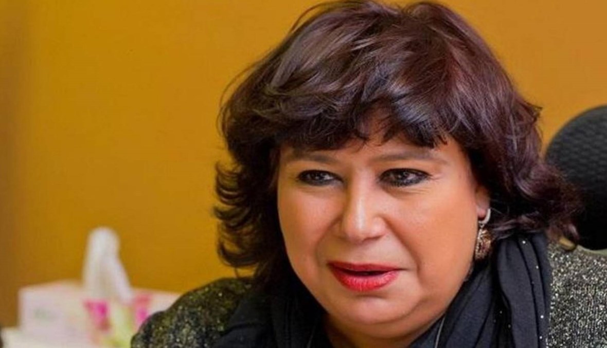 وزيرة الثقافة المصرية تنقذ فناناً مصرياً من التشرّد