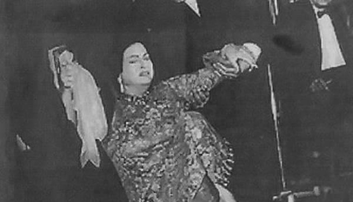 إليسا وأم كلثوم وراغب... فنانون أحرجهم السقوط على المسرح (صورة وفيديوات)