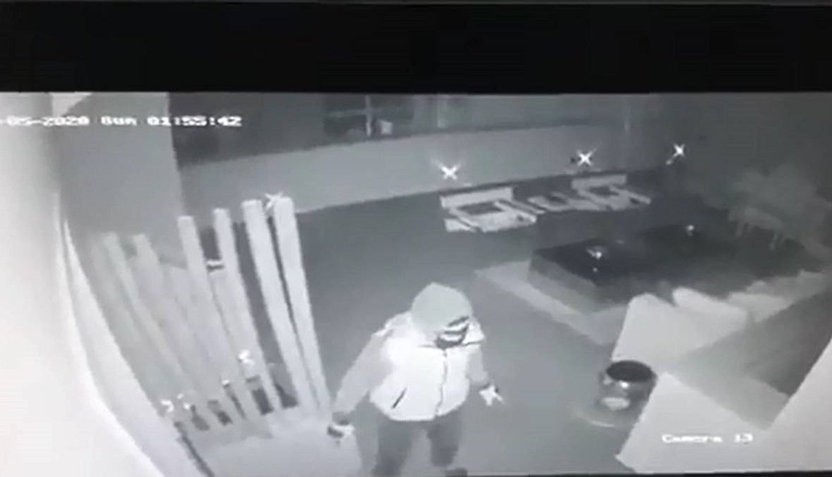 بالفيديو:  لحظة دخول السارق منزل نانسي عجرم والمواجهة مع زوجها