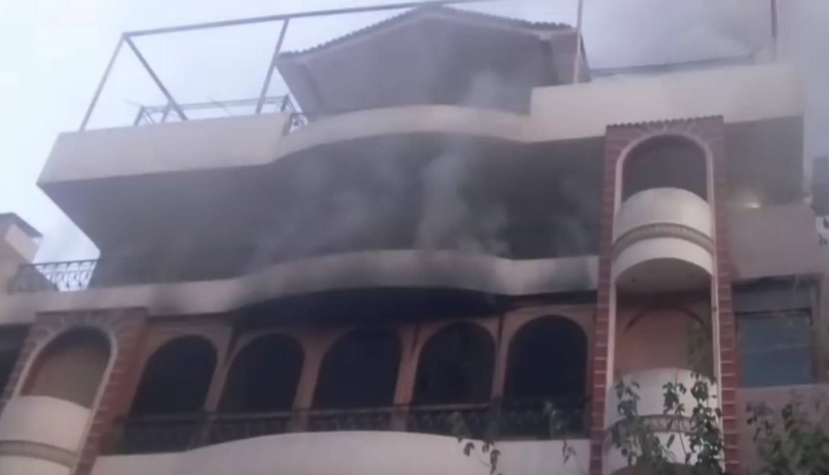 المشاهد الأولى من حريق فيلا إيهاب توفيق (فيديو)
