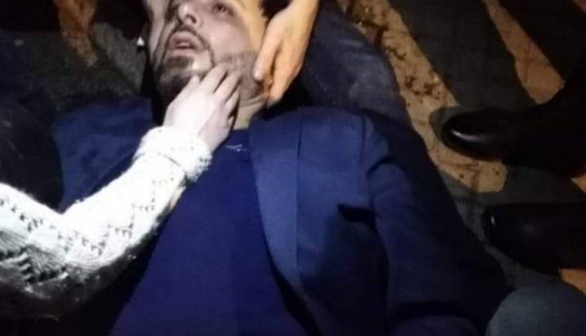 سليم علاء الدين بخير بعد تعرضه للضرب أمام مصرف لبنان: "بشوفكم بالساحة" (صورة)