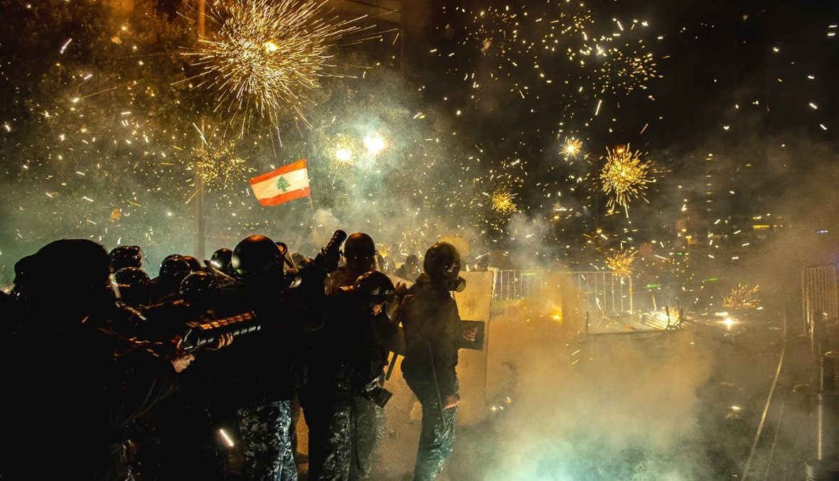 شاشة - تلفزيون "الثورة اللبنانية" يولد من خارج "العنف"