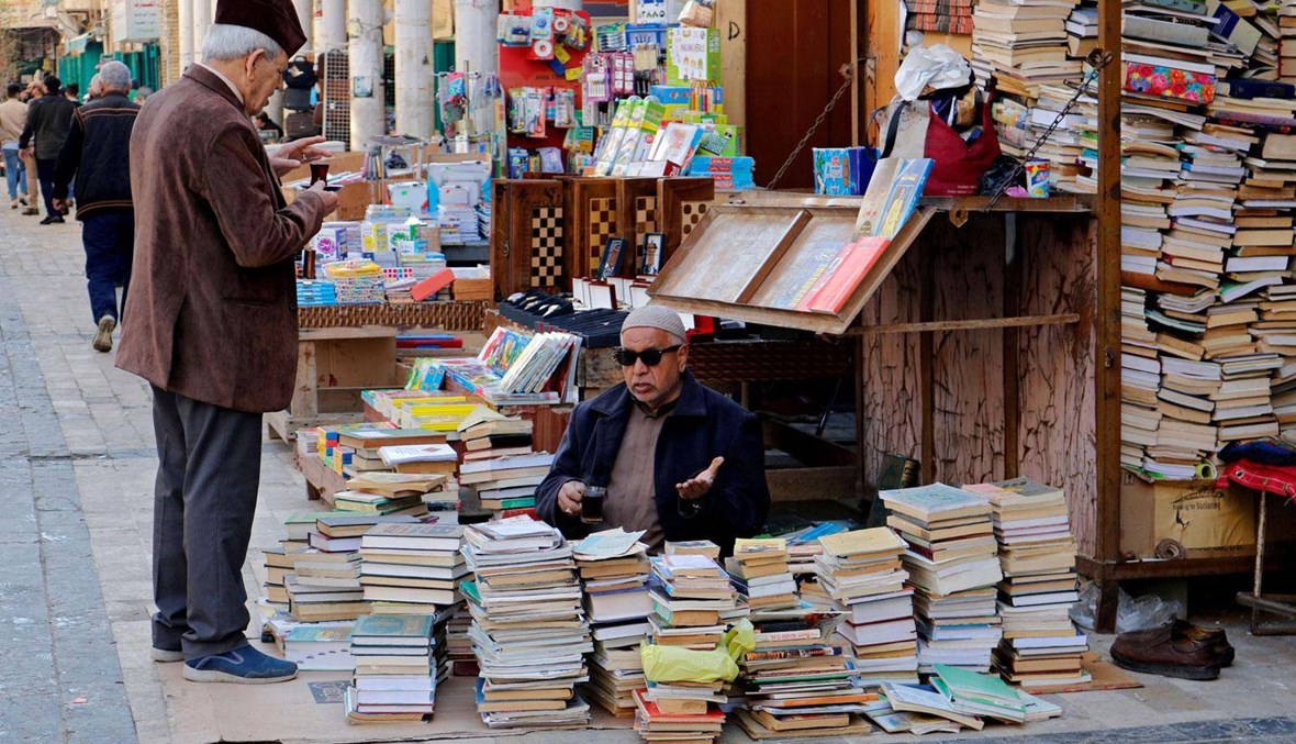 بائعو الكتب في بغداد يقولون إنهم لن يسمحوا ‭‬لكورونا بوقف نشاطهم: "خطير وفتّاك ولكن"...
