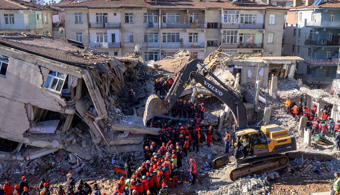 زلزال تركيا: الحصيلة ترتفع إلى 35 قتيلاً... الأمل في العثور على أحياء يتضاءل