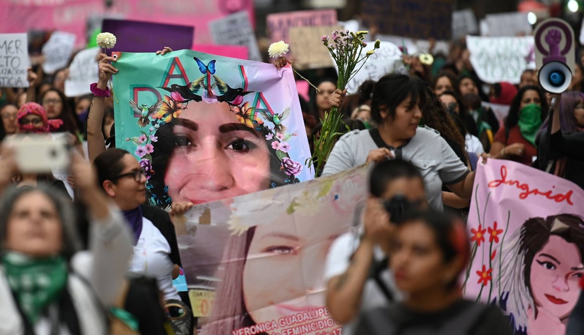 متظاهرات في المكسيك يلطّخن جدران قصر الرئاسة... "دولة قتل النساء"